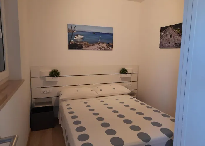 Bellavista 2+2 * Jelsa (Hvar)