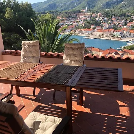 Apartment Bellavista Jelsa 2+2