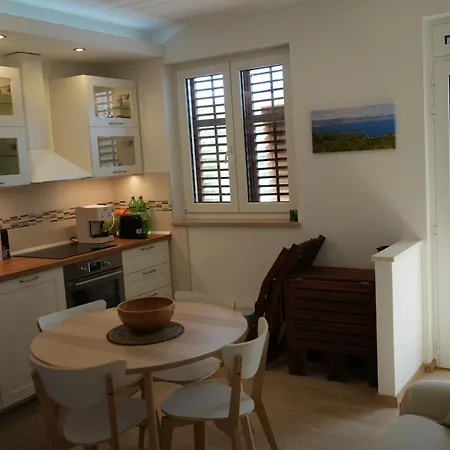 Bellavista 2+2 Apartment Jelsa (Hvar)